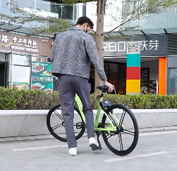 雖然騎自行車的好處多，但是作為戶外運動，騎行時需要注意的事項也多